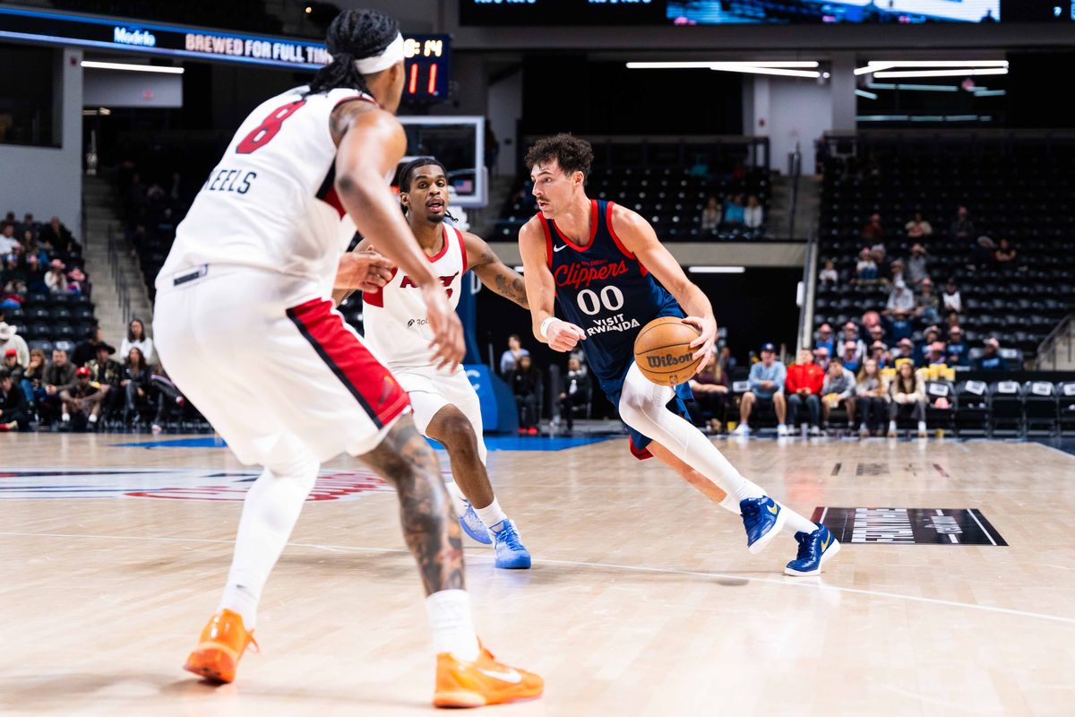 San Diego Clippers forward Taylor Funk (00) drives during a NBA G League Basketball game between Sioux Falls and San Diego, Sunday December 28, 2025 at Frontwave Arena in Oceanside, Calif. San Diego Clippers forward Taylor Funk (00) drives during a NBA G League Basketball game between Sioux Falls and San Diego, Sunday December 28, 2025 at Frontwave Arena in Oceanside, Calif.