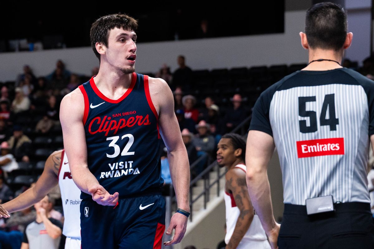 San Diego Clippers forward Zach Freemantle (32) reacts to a call during a NBA G League Basketball game between Sioux Falls and San Diego, Sunday December 28, 2025 at Frontwave Arena in Oceanside, Calif. San Diego Clippers forward Zach Freemantle (32) reacts to a call during a NBA G League Basketball game between Sioux Falls and San Diego, Sunday December 28, 2025 at Frontwave Arena in Oceanside, Calif.
