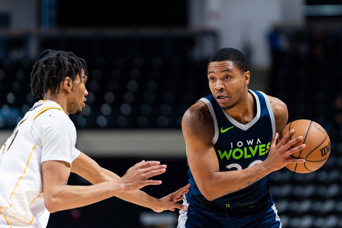 Iowa Wolves guard Nojel Eastern (20) looks to pass during an NBA G League Basketball game between Iowa and San Diego, Saturday January 10, 2026 at Frontwave Arena in Oceanside, Calif. Iowa Wolves guard Nojel Eastern (20) looks to pass during an NBA G League Basketball game between Iowa and San Diego, Saturday January 10, 2026 at Frontwave Arena in Oceanside, Calif.
