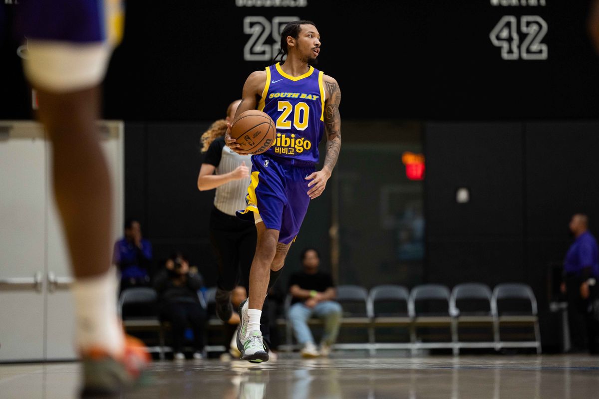 South Bay Lakers guard Nick Smith Jr. (20) dribbles the ball up the court during an NBA G League basketball game against the Santa Cruz Warriors, Friday Nov. 21, 2025 in El Segundo, Calif. South Bay Lakers guard Nick Smith Jr. (20) dribbles the ball up the court during an NBA G League basketball game against the Santa Cruz Warriors, Friday Nov. 21, 2025 in El Segundo, Calif.