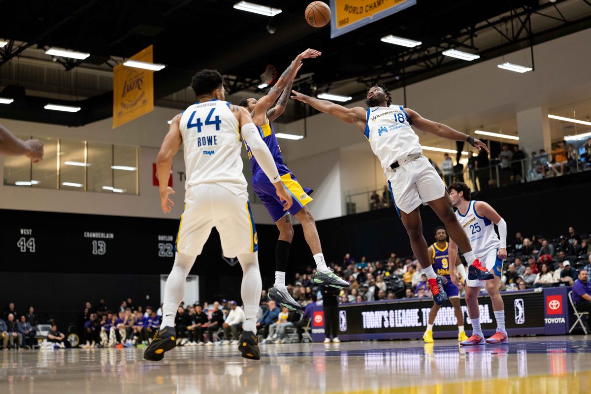 South Bay Lakers guard Nick Smith Jr. (20) puts up a shot during an NBA G League basketball game against the Santa Cruz Warriors, Friday Nov. 21, 2025 in El Segundo, Calif. South Bay Lakers guard Nick Smith Jr. (20) puts up a shot during an NBA G League basketball game against the Santa Cruz Warriors, Friday Nov. 21, 2025 in El Segundo, Calif.