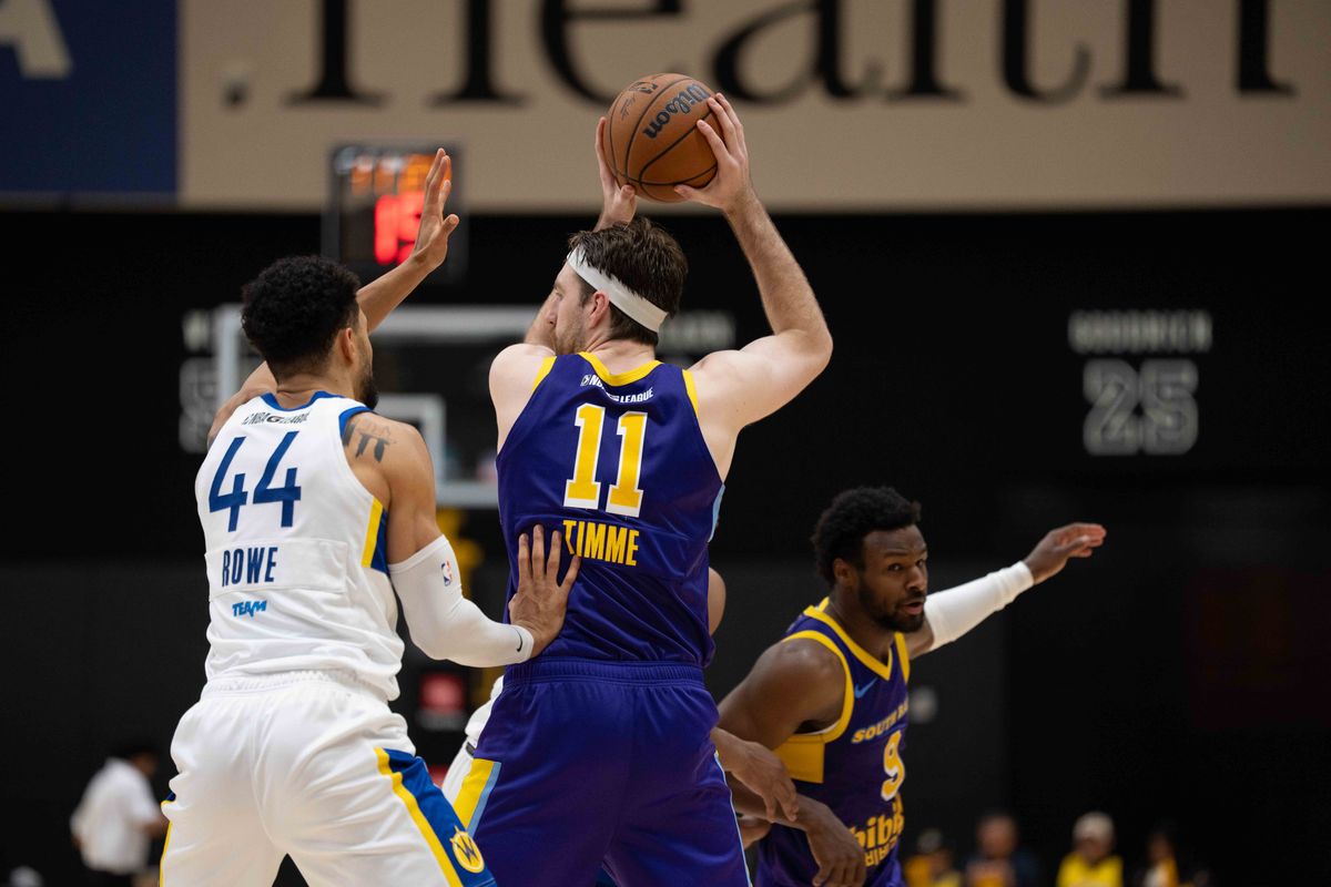 South Bay Lakers forward Drew Timme (11) protects the ball during an NBA G League basketball game against the Santa Cruz Warriors on Sunday, Nov. 23, 2025, in El Segundo, Calif. South Bay Lakers forward Drew Timme (11) protects the ball during an NBA G League basketball game against the Santa Cruz Warriors on Sunday, Nov. 23, 2025, in El Segundo, Calif.