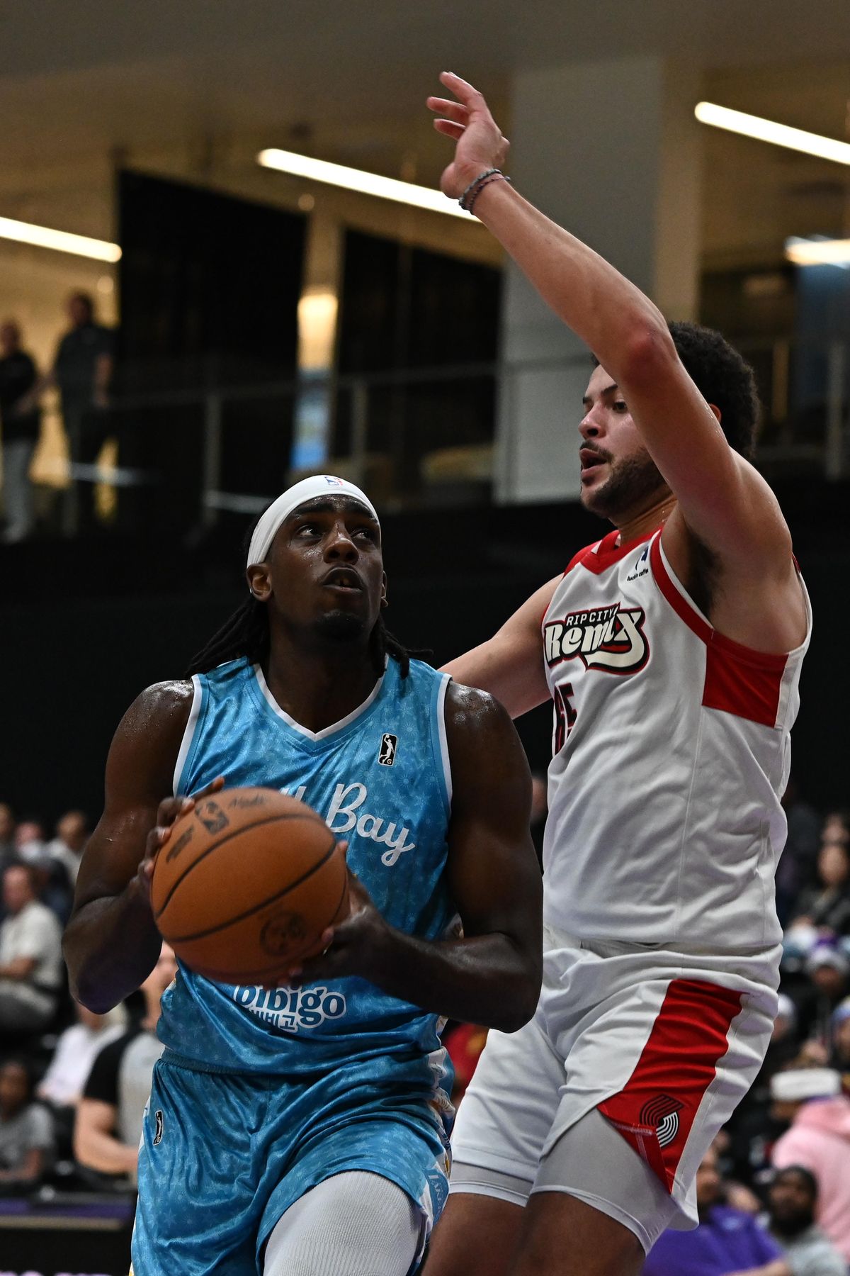 South Bay Lakers forward, Arthur Kaluma, #47 drives to the basket during an NBA G League basketball game against the Rip City Remix, Saturday December 13, 2025 atUCLA Health Training Center in El Segundo, Calif. South Bay Lakers forward, Arthur Kaluma, #47 drives to the basket during an NBA G League basketball game against the Rip City Remix, Saturday December 13, 2025 atUCLA Health Training Center in El Segundo, Calif.