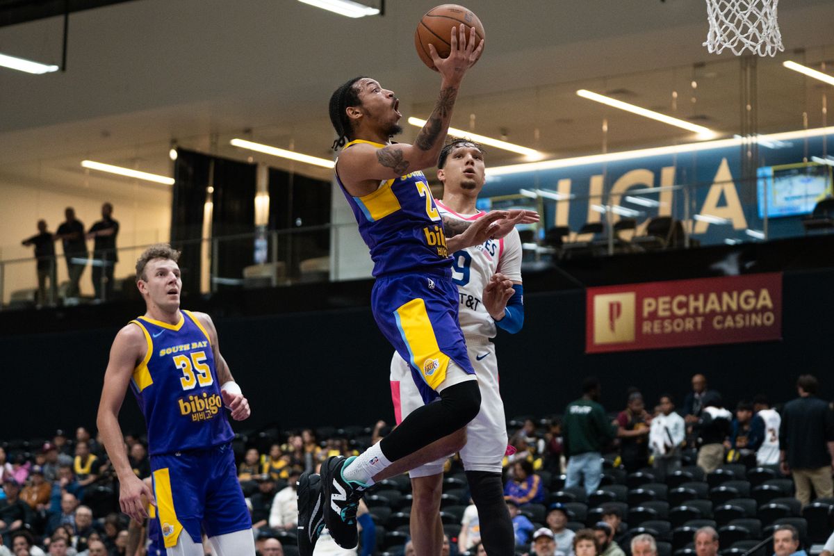 South Bay Lakers Guard Nick Smith Jr. (20) speeds down the court on a fast break and scores two during a G-League basketball game against Mexico City Capitanes Thursday, January 22, 2026 at UCLA Health Training Center in El Segundo, Calif. South Bay Lakers Guard Nick Smith Jr. (20) speeds down the court on a fast break and scores two during a G-League basketball game against Mexico City Capitanes Thursday, January 22, 2026 at UCLA Health Training Center in El Segundo, Calif.