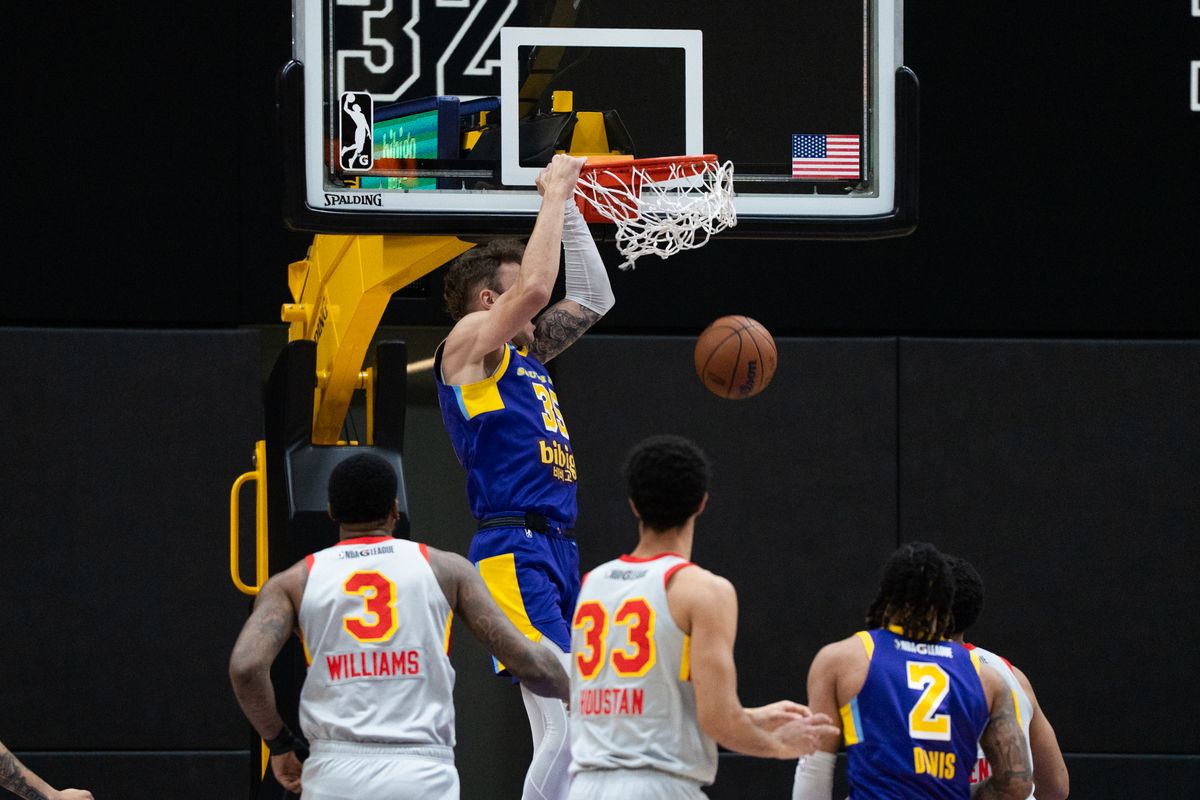 South Bay Lakers Center Kylor Kelley (35) catches a lob for a dunk during a G-League basketball game against College Park Skyhawks Tuesday, January 27, 2026 at UCLA Health Training Center in El Segundo, Calif. South Bay Lakers Center Kylor Kelley (35) catches a lob for a dunk during a G-League basketball game against College Park Skyhawks Tuesday, January 27, 2026 at UCLA Health Training Center in El Segundo, Calif.