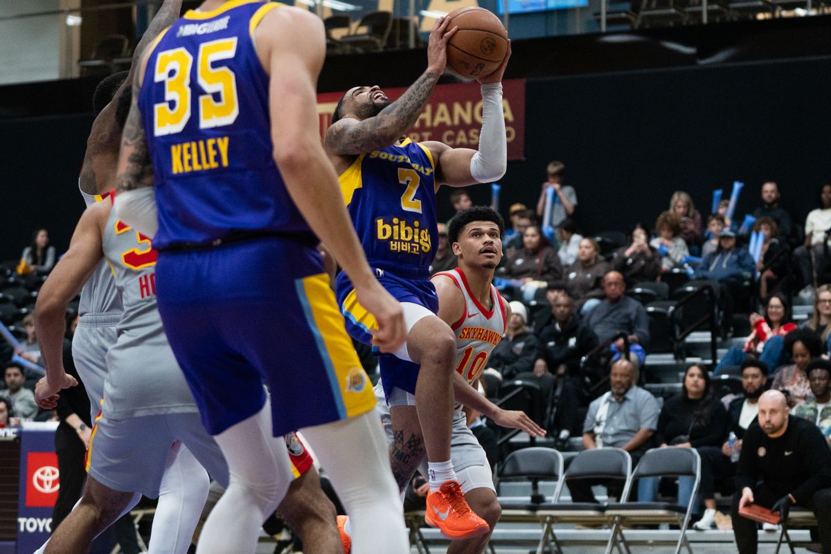 South Bay Lakers Guard RJ Davis (2) attacks the rim on two defenders during a G-League basketball game against College Park Skyhawks Tuesday, January 27, 2026 at UCLA Health Training Center in El Segundo, Calif. South Bay Lakers Guard RJ Davis (2) attacks the rim on two defenders during a G-League basketball game against College Park Skyhawks Tuesday, January 27, 2026 at UCLA Health Training Center in El Segundo, Calif.