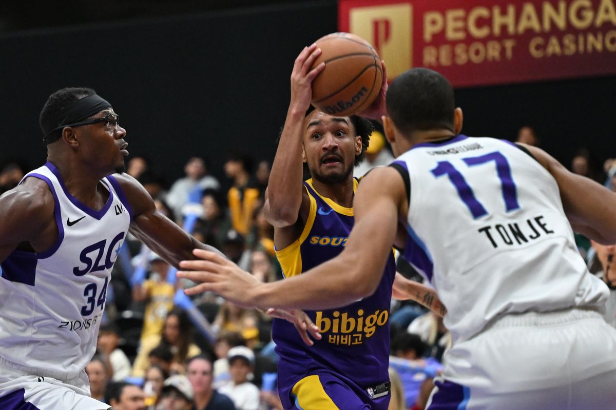 South Bay Lakers guard Kobe Bufkin (6) drives through a double team during a G-League basketball game between the South Bay Lakers and Salt Lake City Stars Saturday, January 31, 2026 at UCLA Health Training Center in El Segundo, Calif. South Bay Lakers guard Kobe Bufkin (6) drives through a double team during a G-League basketball game between the South Bay Lakers and Salt Lake City Stars Saturday, January 31, 2026 at UCLA Health Training Center in El Segundo, Calif.