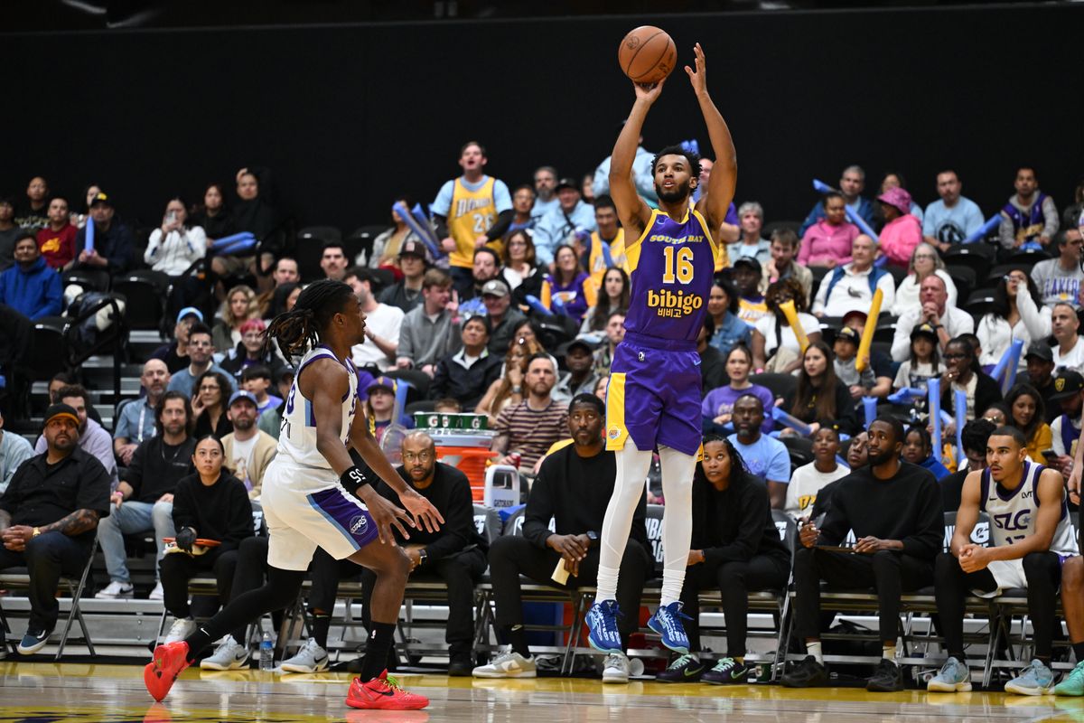 South Bay Lakers forward Zach Hicks (16) makes a jump shot during a G-League basketball game between the South Bay Lakers and Salt Lake City Stars Saturday, January 31, 2026 at UCLA Health Training Center in El Segundo, Calif. South Bay Lakers forward Zach Hicks (16) makes a jump shot during a G-League basketball game between the South Bay Lakers and Salt Lake City Stars Saturday, January 31, 2026 at UCLA Health Training Center in El Segundo, Calif.