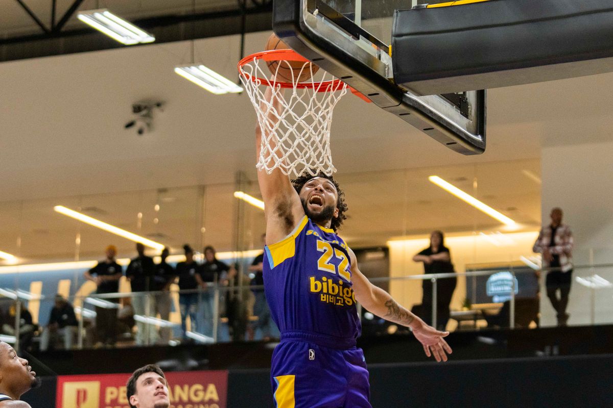 South Bay Lakers forward Anton Watson (22) finishes the dunnk during an NBA G-League basketball game against the San Diego Clippers, Wednesday February 11th, 2026 in Los Angeles, California. South Bay Lakers forward Anton Watson (22) finishes the dunnk during an NBA G-League basketball game against the San Diego Clippers, Wednesday February 11th, 2026 in Los Angeles, California.