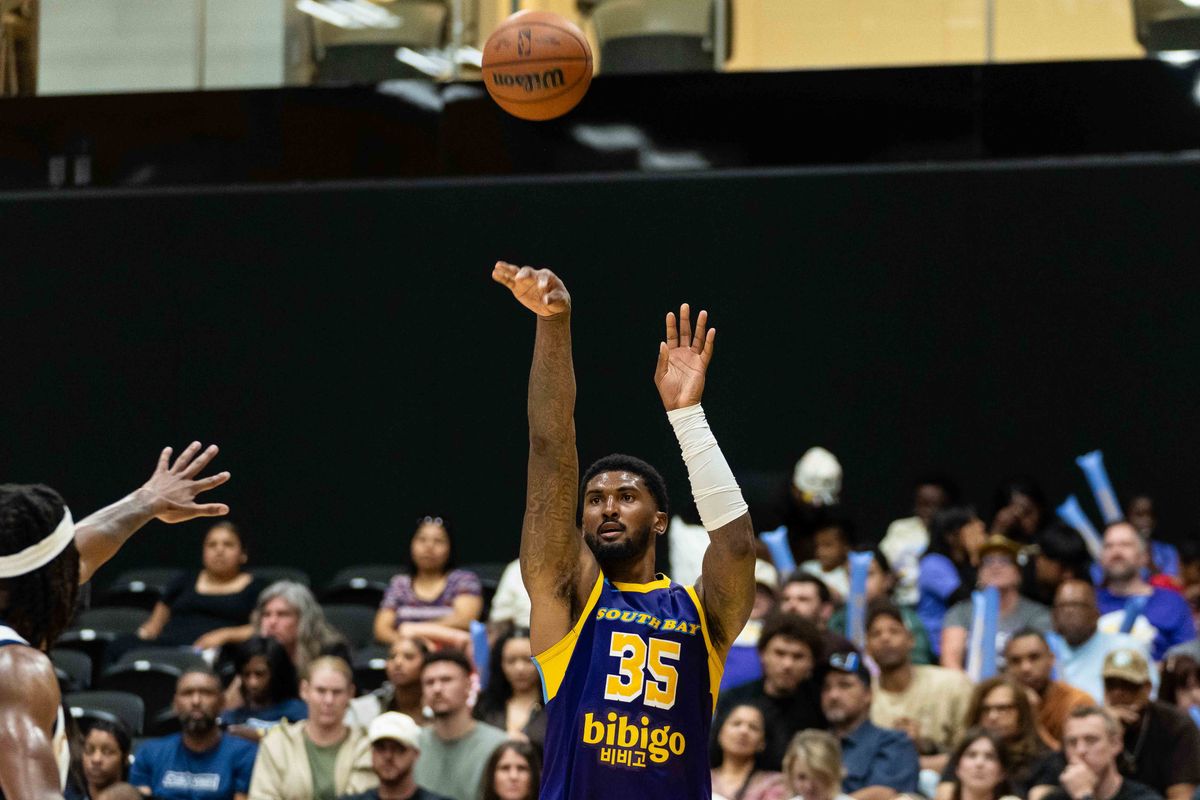South Bay Lakers center Malik Williams (35), shoots the ball during an NBA G-League basketball game against the Grand Rapids Gold, Friday March 20th, 2026 in El Segundo California South Bay Lakers center Malik Williams (35), shoots the ball during an NBA G-League basketball game against the Grand Rapids Gold, Friday March 20th, 2026 in El Segundo California