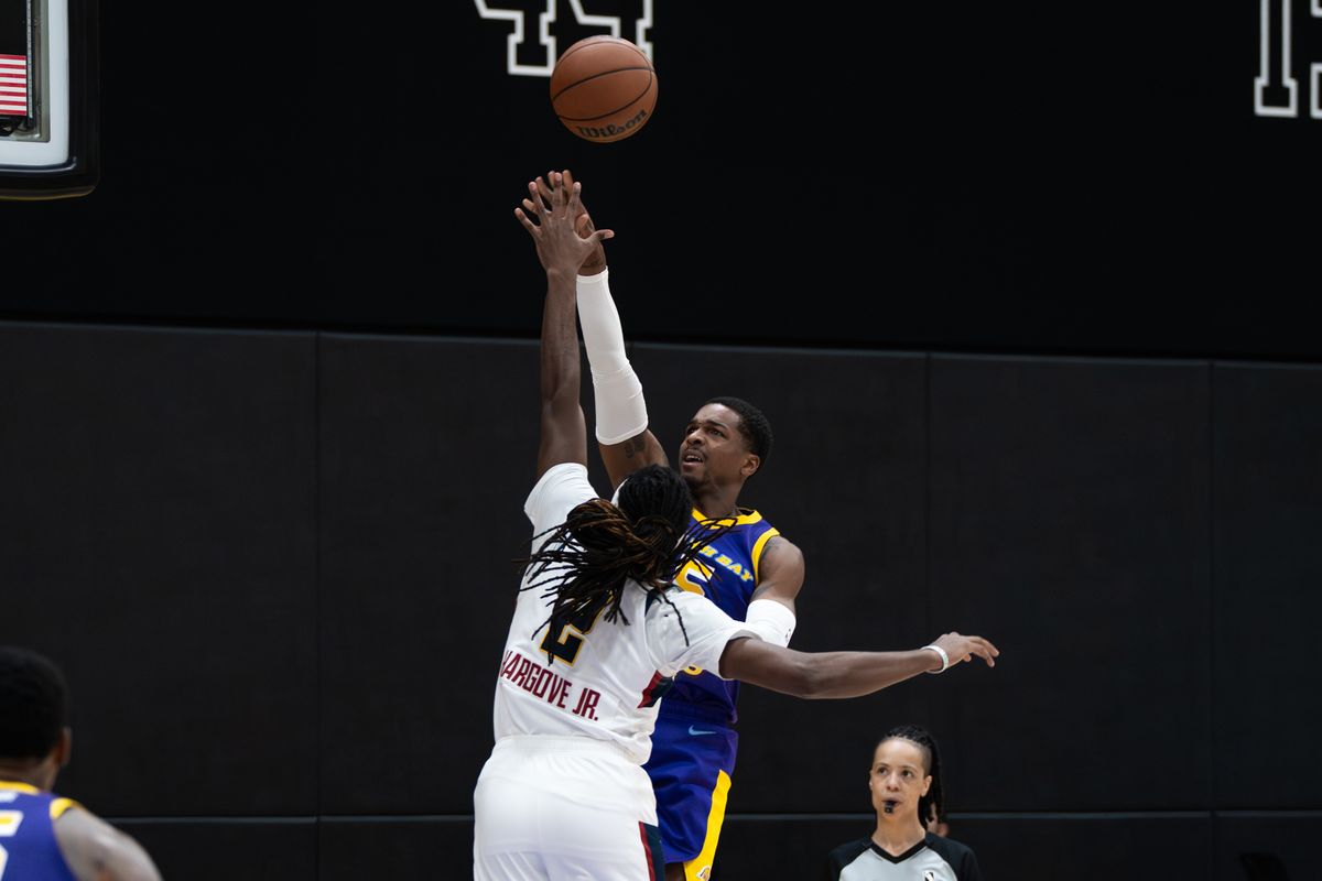 South Bay Lakers forward Tevian Jones (5) shoots a floater over his defender during an NBA G-League basketball game against the Grand Rapids Gold, Saturday March 21st, 2026 in El Segundo California South Bay Lakers forward Tevian Jones (5) shoots a floater over his defender during an NBA G-League basketball game against the Grand Rapids Gold, Saturday March 21st, 2026 in El Segundo California