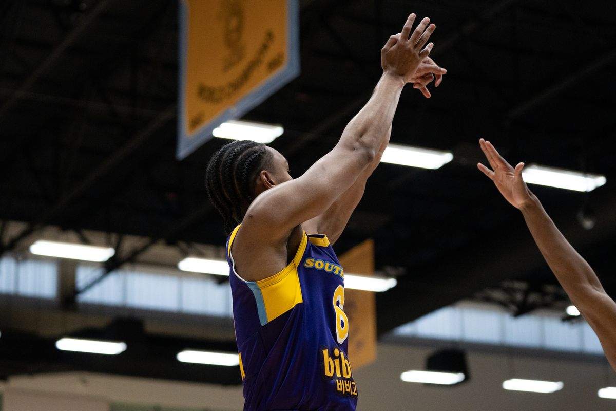 South Bay Lakers guard Kody Bufkin (6) shoots a contested corner three during an NBA G-League basketball game against the Grand Rapids Gold, Saturday March 21st, 2026 in El Segundo California South Bay Lakers guard Kody Bufkin (6) shoots a contested corner three during an NBA G-League basketball game against the Grand Rapids Gold, Saturday March 21st, 2026 in El Segundo California