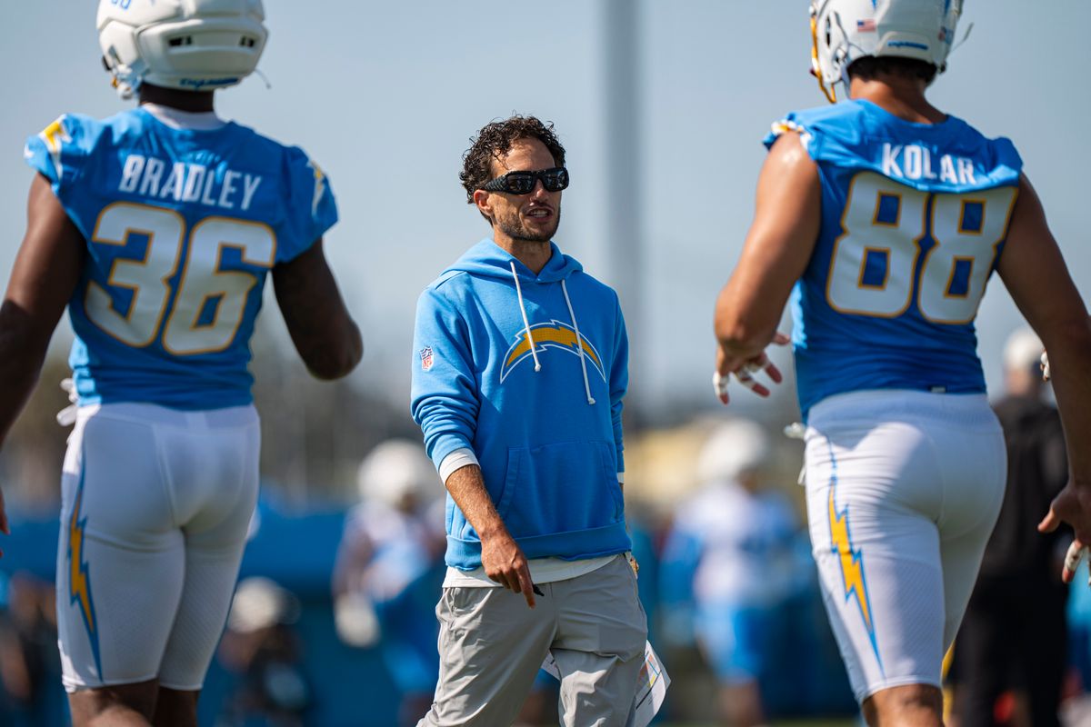 Los Angeles Chargers offensive coordinator Mike McDaniels during Chargers training camp at the Bolt on Wednesday, July 29th in El Segundo, CA. Los Angeles Chargers offensive coordinator Mike McDaniels during Chargers training camp at the Bolt on Wednesday, July 29th in El Segundo, CA.