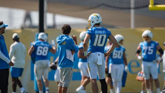 Los Angeles Chargers quarterback Justin Herbert (10) talking with offensive coordinator Mike McDaniels during Chargers training camp at the Bolt on Wednesday, July 29th in El Segundo, CA. Los Angeles Chargers quarterback Justin Herbert (10) talking with offensive coordinator Mike McDaniels during Chargers training camp at the Bolt on Wednesday, July 29th in El Segundo, CA.