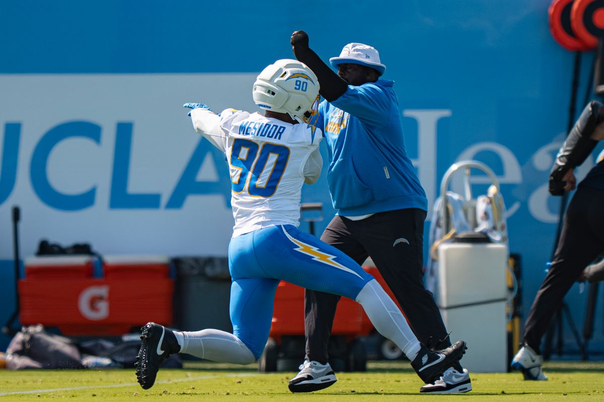 Los Angeles Chargers first round draft pick, defensive lineman Akheem Mesidor (90) during Chargers training camp at the Bolt on Wednesday, July 29th in El Segundo, CA. Los Angeles Chargers first round draft pick, defensive lineman Akheem Mesidor (90) during Chargers training camp at the Bolt on Wednesday, July 29th in El Segundo, CA.