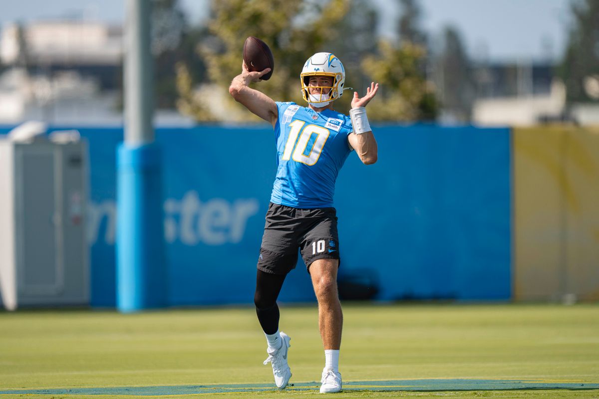 Los Angeles Chargers quarterback Justin Herbert (10) passing during Chargers training camp at the The Bolt on Monday, July 30th in El Segundo, CA. Los Angeles Chargers quarterback Justin Herbert (10) passing during Chargers training camp at the The Bolt on Monday, July 30th in El Segundo, CA.