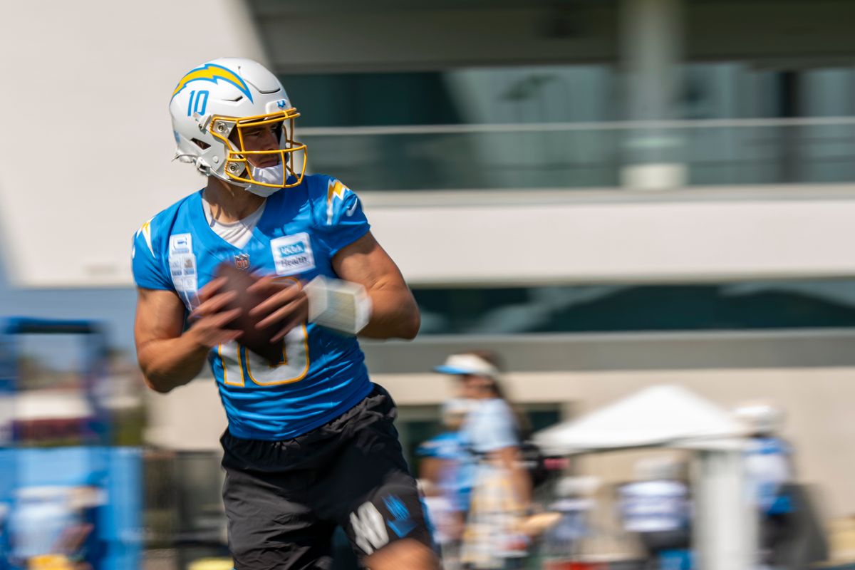 Los Angeles Chargers quarterback Justin Herbert (10) dropping back during Chargers training camp at the The Bolt on Monday, July 30th in El Segundo, CA. Los Angeles Chargers quarterback Justin Herbert (10) dropping back during Chargers training camp at the The Bolt on Monday, July 30th in El Segundo, CA.