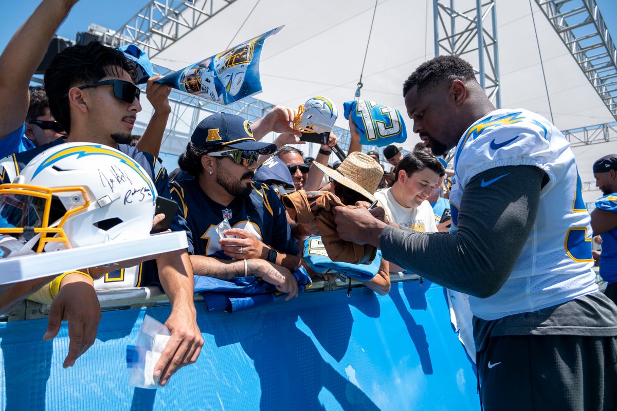 Los Angeles Chargers linebacker Khalil Mack (52) signing merchandise for fans during Chargers training camp at The Bolt on Monday, July 30th in El Segundo, CA. Los Angeles Chargers linebacker Khalil Mack (52) signing merchandise for fans during Chargers training camp at The Bolt on Monday, July 30th in El Segundo, CA.