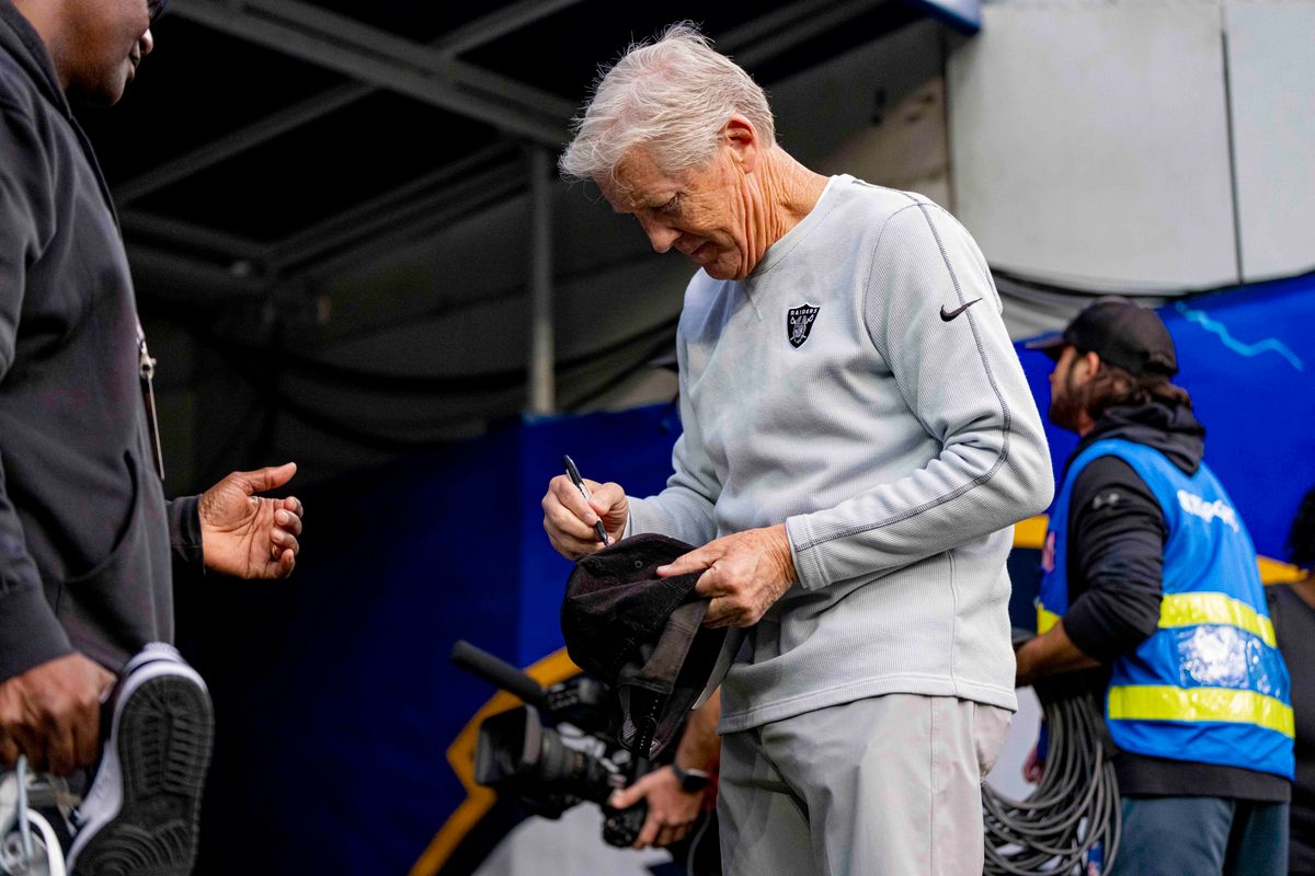 Las Vegas Raiders head coach, Pete Carroll, signing autographs before an NFL football game against the Los Angeles Chargers on November 30, 2025 in Los Angeles, CA. Las Vegas Raiders head coach, Pete Carroll, signing autographs before an NFL football game against the Los Angeles Chargers on November 30, 2025 in Los Angeles, CA.