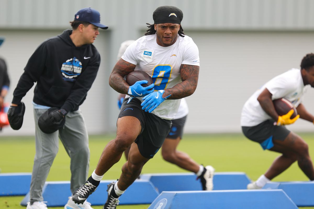 Los Angeles Chargers running back Omarion Hampton (8) participating in drills during Chargers organized team activities on May 8th, 2026 in El Segundo, CA. Los Angeles Chargers running back Omarion Hampton (8) participating in drills during Chargers organized team activities on May 8th, 2026 in El Segundo, CA.