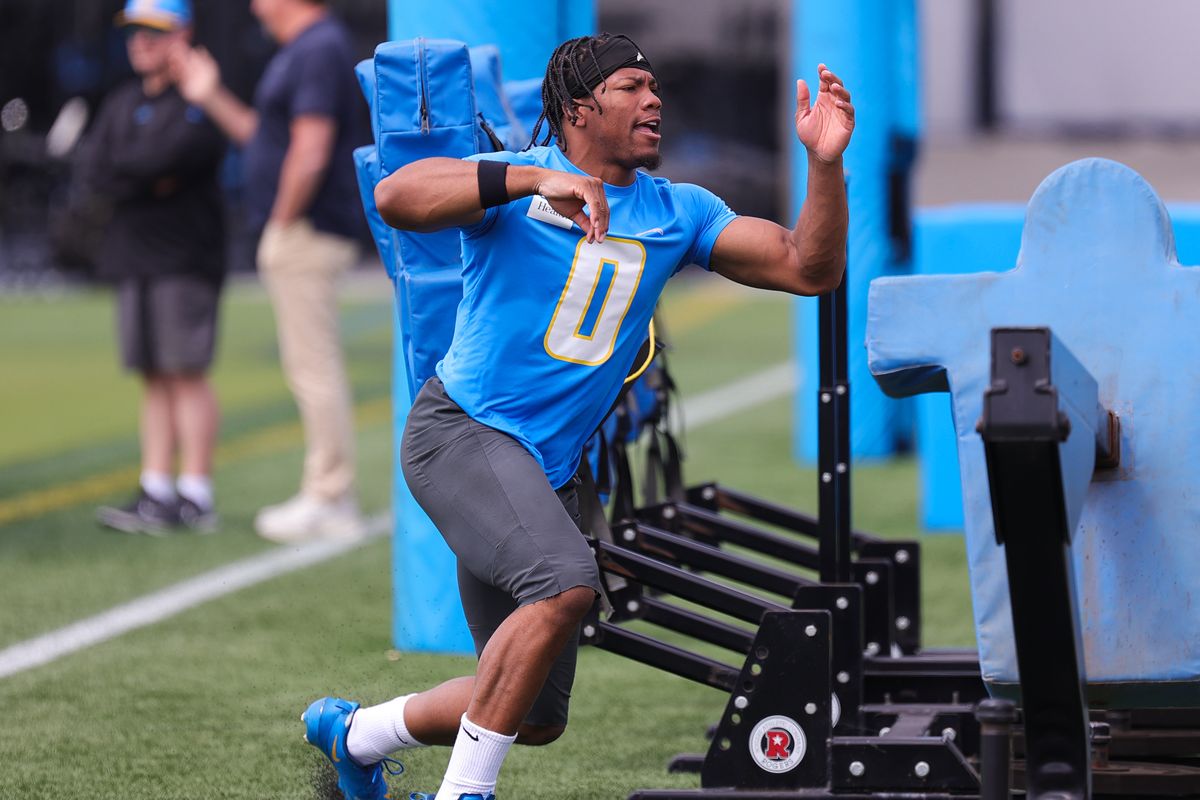 Los Angeles Chargers linebacker Daiyan Henley (0) participating in drills during Chargers organized team activities on May 11th, 2026 in El Segundo, CA. Los Angeles Chargers linebacker Daiyan Henley (0) participating in drills during Chargers organized team activities on May 11th, 2026 in El Segundo, CA.