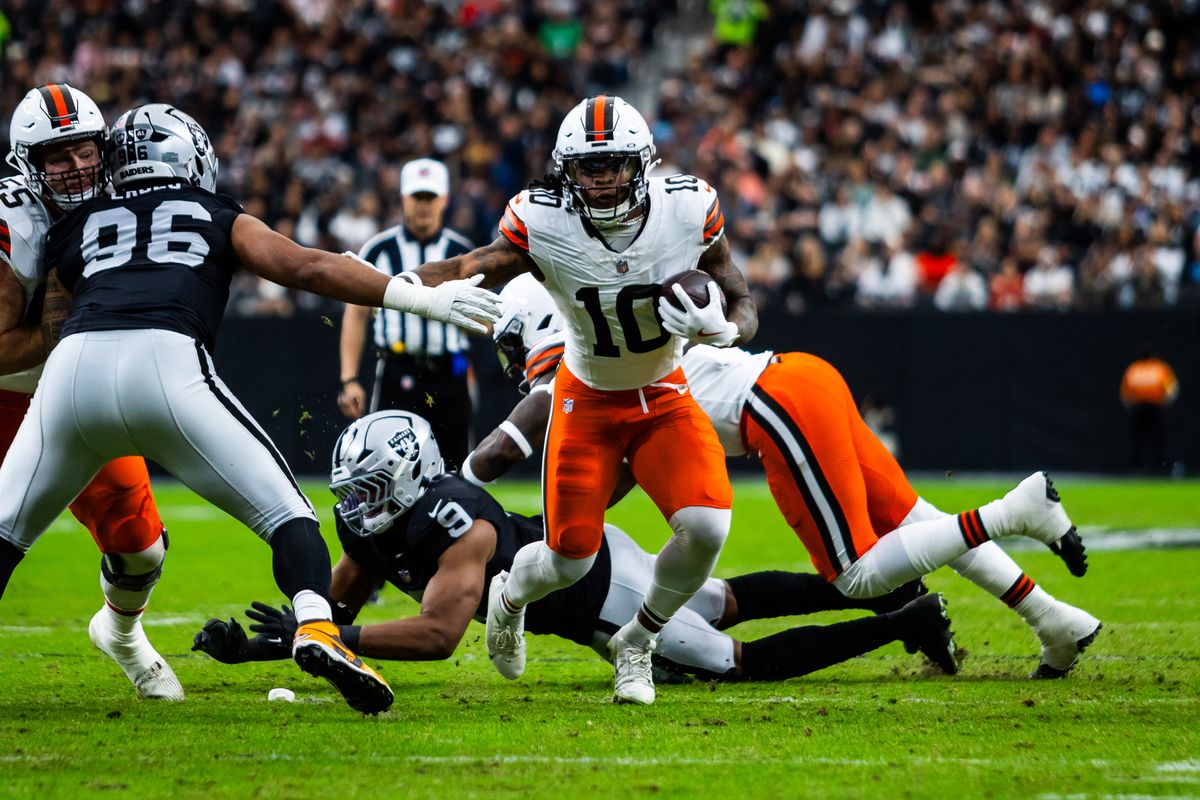 Cleveland Browns running back Quinshon Judkins (10) runs with the ball during a NFL game between the Las Vegas Raiders and the Cleveland Browns, Sunday November 23, 2025 in Las Vegas, Nev. Cleveland Browns running back Quinshon Judkins (10) runs with the ball during a NFL game between the Las Vegas Raiders and the Cleveland Browns, Sunday November 23, 2025 in Las Vegas, Nev.