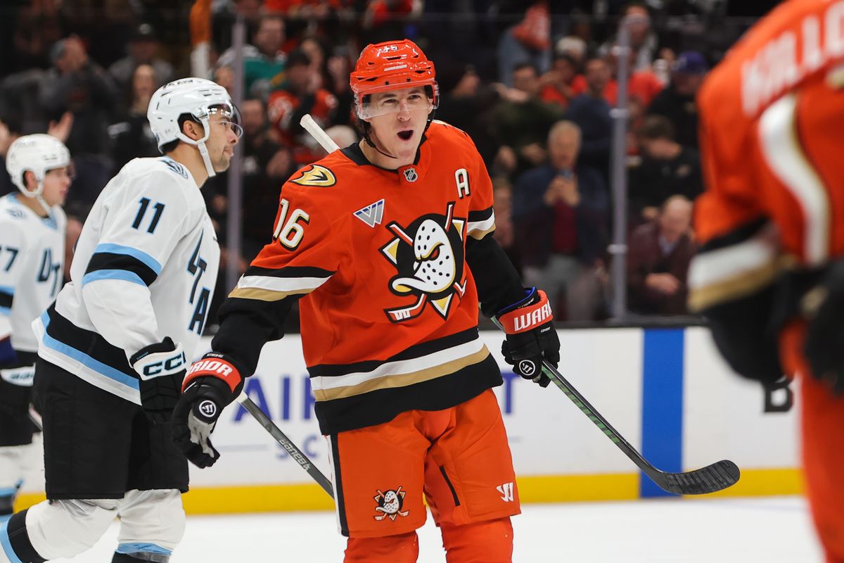 #16 C Ryan Strome of the Anaheim Ducks celebrates a goal during an NHL game against the Utah Mammoth on November 17, 2025 in Anaheim, Calif. #16 C Ryan Strome of the Anaheim Ducks celebrates a goal during an NHL game against the Utah Mammoth on November 17, 2025 in Anaheim, Calif.