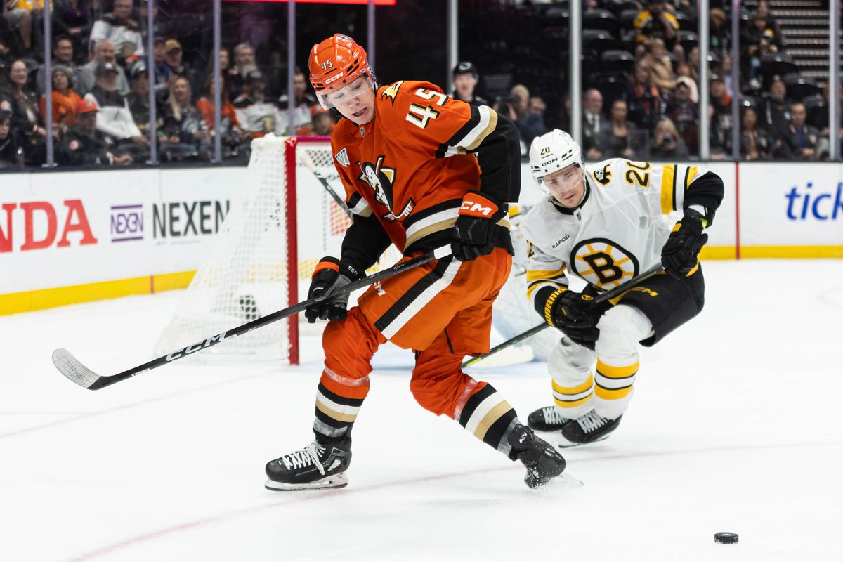 Anaheim Ducks R Beckett Sennecke (45) looks at the puck after passing it during an NHL game against the Boston Bruins on November 19, 2025 in Anaheim, Calif. Anaheim Ducks R Beckett Sennecke (45) looks at the puck after passing it during an NHL game against the Boston Bruins on November 19, 2025 in Anaheim, Calif.