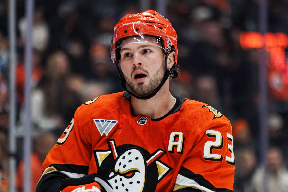 Anaheim Ducks center Mason McTavish (23) reacts during an NHL game against the Vancouver Canucks on November 26, 2025 in Anaheim, Calif. Anaheim Ducks center Mason McTavish (23) reacts during an NHL game against the Vancouver Canucks on November 26, 2025 in Anaheim, Calif.