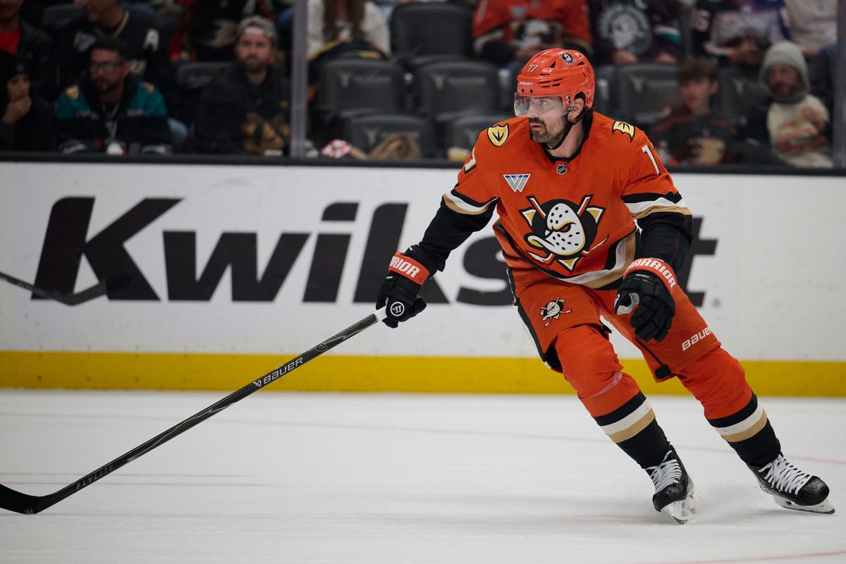 Alex Killorn #17 of the Anaheim Ducks looks down the ice against the Blue Jackets at the Honda Center on December 20,2025 in Anaheim, California. Alex Killorn #17 of the Anaheim Ducks looks down the ice against the Blue Jackets at the Honda Center on December 20,2025 in Anaheim, California.