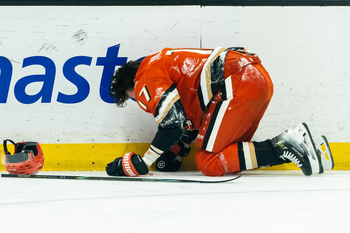 Anaheim Ducks left wing Alex Killorn (17) sustains an injury during an NHL hockey game against the Minnesota Wild, Friday, January 2nd, 2026 in Anaheim, California Anaheim Ducks left wing Alex Killorn (17) sustains an injury during an NHL hockey game against the Minnesota Wild, Friday, January 2nd, 2026 in Anaheim, California