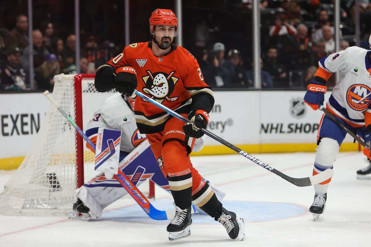 Anaheim Ducks left wing Chris Kreider (20) on defense during an NHL game against the New York Islanders on March 4, 2026 in Anaheim, CA. Anaheim Ducks left wing Chris Kreider (20) on defense during an NHL game against the New York Islanders on March 4, 2026 in Anaheim, CA.