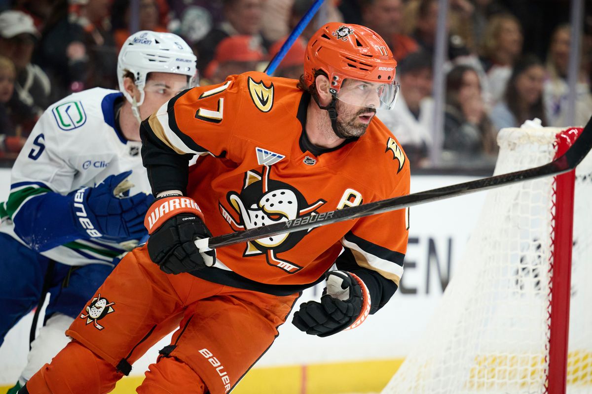 The Anaheim Duck’s Alex Killorn #17 looks for the pass during an NHL game against the Vancouver Canucks, April 12th, 2026 in Anaheim California. The Anaheim Duck’s Alex Killorn #17 looks for the pass during an NHL game against the Vancouver Canucks, April 12th, 2026 in Anaheim California.