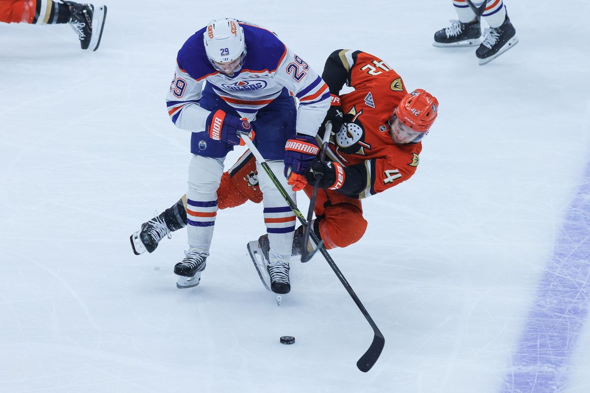 Anaheim Ducks center Tim Washe (42) battles for the puck during the NHL game against the Edmonton Oilers, Thursday April 30th, 2026 at Honda Center in Anaheim, Calif. Anaheim Ducks center Tim Washe (42) battles for the puck during the NHL game against the Edmonton Oilers, Thursday April 30th, 2026 at Honda Center in Anaheim, Calif.