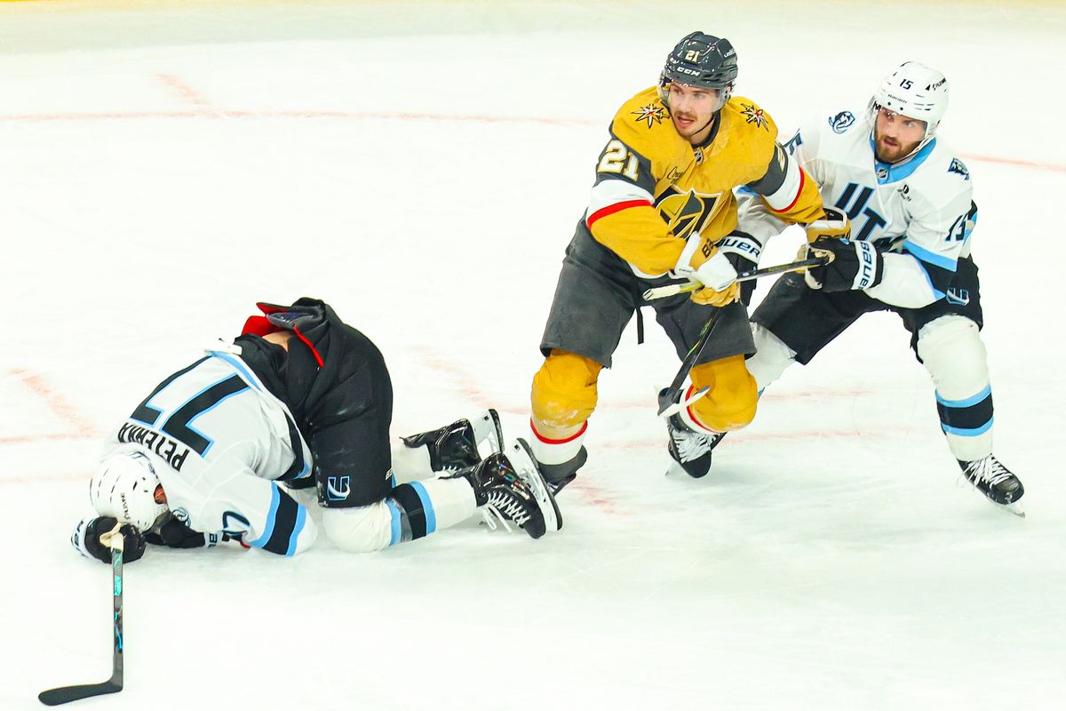 Vegas Golden Knights F Brett Howden (21) watches for the puck after a face-off during Round 1 of the NHL Playoffs against the Utah Mammoth on Sunday, April 19, 2026, in Las Vegas, Nevada. Vegas Golden Knights F Brett Howden (21) watches for the puck after a face-off during Round 1 of the NHL Playoffs against the Utah Mammoth on Sunday, April 19, 2026, in Las Vegas, Nevada.