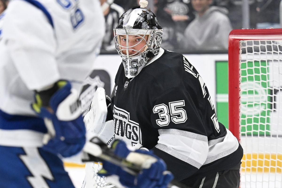 The Los Angeles Kings goaltender Darcy Kuemper (35) defends the goal against the lightning at the Crypto Arena on January 1st, 2026 in Los Angeles California. The Los Angeles Kings goaltender Darcy Kuemper (35) defends the goal against the lightning at the Crypto Arena on January 1st, 2026 in Los Angeles California.