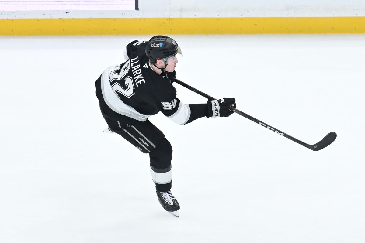 The Los Angeles Kings Defender Brandt Clarke (92) shoots a goal attempt against the lightning at the Crypto Arena on January 1st, 2026 in Los Angeles California. The Los Angeles Kings Defender Brandt Clarke (92) shoots a goal attempt against the lightning at the Crypto Arena on January 1st, 2026 in Los Angeles California.
