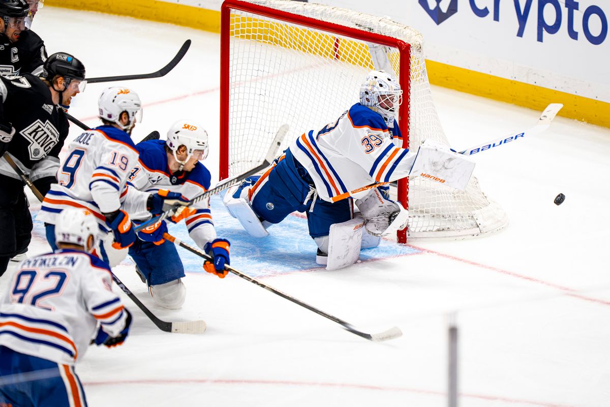 Edmonton Oilers goalie Connor Ingram (39), blocking a King's shot on goal during an NHL hockey game against the Los Angeles Kings on February 26th, 2026 in Los Angeles, CA. Edmonton Oilers goalie Connor Ingram (39), blocking a King's shot on goal during an NHL hockey game against the Los Angeles Kings on February 26th, 2026 in Los Angeles, CA.