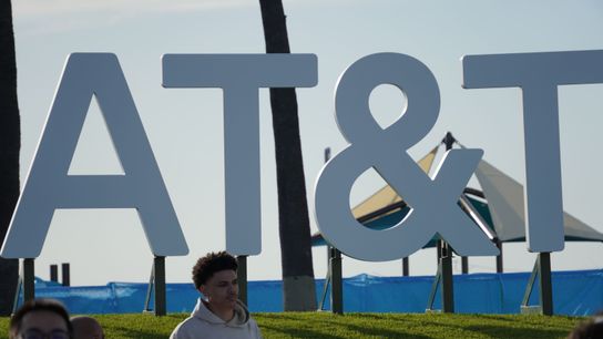 Sanders, Coward Give Back to Community at AT&T Dunk District in Venice Beach taken Venice Beach. CA (NBA). Photo by Grant Mona