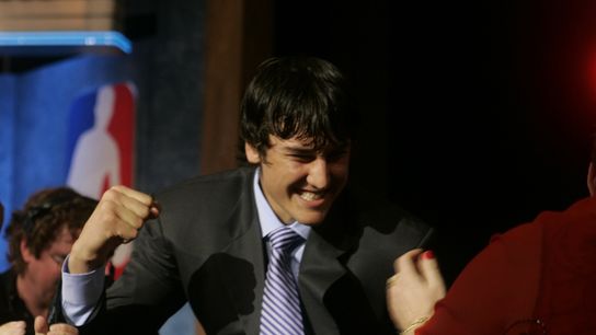 Wooden Award Flashback: Andrew Bogut puts Australia on the map in college hoops taken in Los Angeles (Wooden Award)