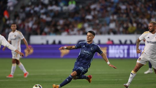 LA Galaxy sign German midfielder Erik Thommy to multi-year deal (LA Galaxy)