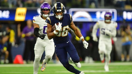 Oct 23, 2025; Inglewood, California, USA; Los Angeles Chargers tight end Oronde Gadsden II (86) makes a catch against the Minnesota Vikings during the first half at SoFi Stadium. Oct 23, 2025; Inglewood, California, USA; Los Angeles Chargers tight end Oronde Gadsden II (86) makes a catch against the Minnesota Vikings during the first half at SoFi Stadium.