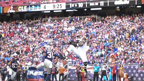 Oct 26, 2025; Foxborough, Massachusetts, USA; Cleveland Browns tight end David Njoku (85) scores a touchdown during the fourth quarter against the New England Patriots at Gillette Stadium. Oct 26, 2025; Foxborough, Massachusetts, USA; Cleveland Browns tight end David Njoku (85) scores a touchdown during the fourth quarter against the New England Patriots at Gillette Stadium.