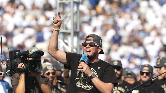 Dodgers' Miguel Rojas signs one-year deal, intends to retire after 2026 taken in Los Angeles (Los Angeles Dodgers)