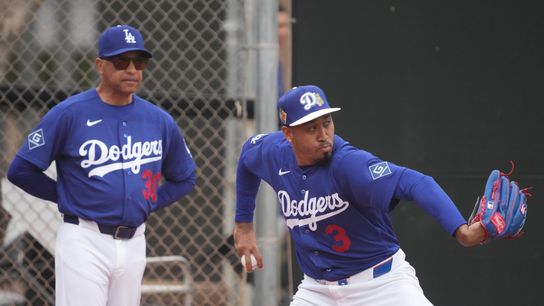 Dodgers Notebook: Díaz reacts to Cohen's comments, timeline on Kiké, and key pitching updates taken at Camelback Ranch (Los Angeles Dodgers)