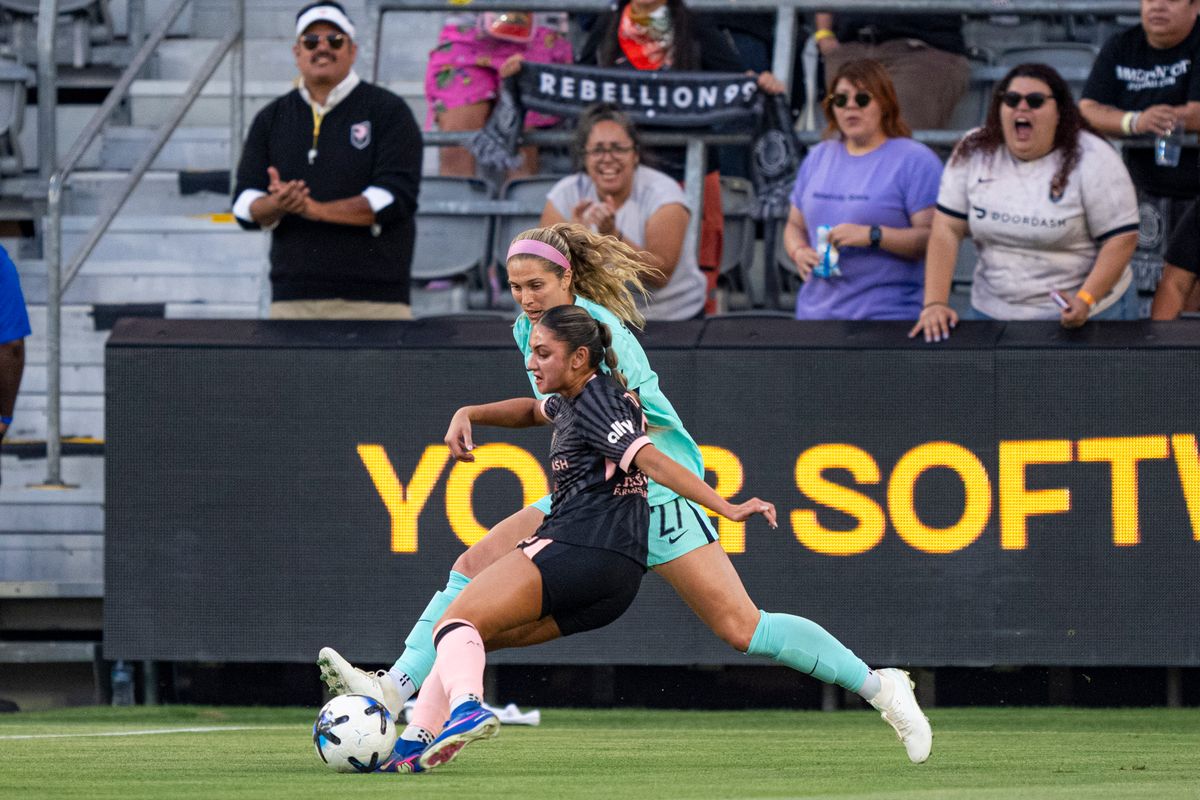 Angel City FC defender Emily Sams (6) fighting to keep the ball on offense during an NWSL game against the Kansas City Current on Wednesday May 20th, 2026 in Los Angeles, California. Angel City FC defender Emily Sams (6) fighting to keep the ball on offense during an NWSL game against the Kansas City Current on Wednesday May 20th, 2026 in Los Angeles, California.