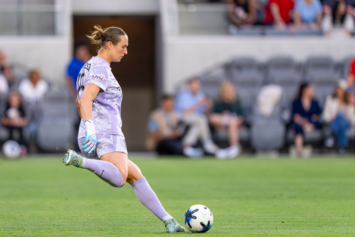 Angel City FC goalkeeper Angela Anderson (19) punting during an NWSL game against the Kansas City Current on Wednesday May 20th, 2026 in Los Angeles, California. Angel City FC goalkeeper Angela Anderson (19) punting during an NWSL game against the Kansas City Current on Wednesday May 20th, 2026 in Los Angeles, California.