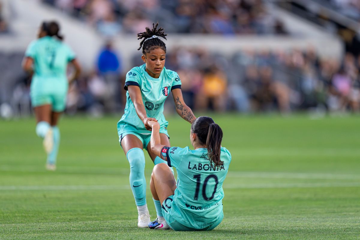 Kansas City Current midfielder Lo'Eau LaBonita (10) being helped up after being fouled during an NWSL game against Angel City FC on Wednesday May 20th, 2026 in Los Angeles, California. Kansas City Current midfielder Lo'Eau LaBonita (10) being helped up after being fouled during an NWSL game against Angel City FC on Wednesday May 20th, 2026 in Los Angeles, California.