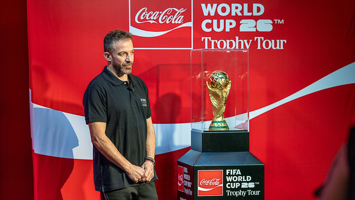 Alessandro Del Piero lifting the FIFA World Cup Trophy at LA Live for the FIFA World Cup Trophy Presentation on March 24th, 2026 Alessandro Del Piero lifting the FIFA World Cup Trophy at LA Live for the FIFA World Cup Trophy Presentation on March 24th, 2026