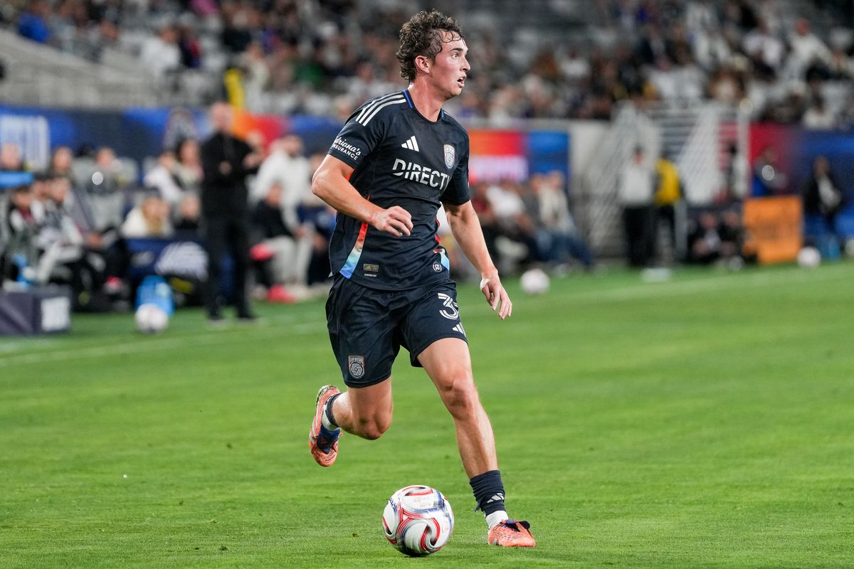 San Diego FC defender Oscar Verhoeven (33) dribbles the ball up the field during an MLS soccer game against the Minnesota United FC, Saturday April 11, 2026 in San Diego, California. San Diego FC defender Oscar Verhoeven (33) dribbles the ball up the field during an MLS soccer game against the Minnesota United FC, Saturday April 11, 2026 in San Diego, California.